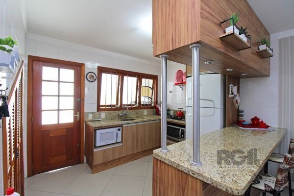 Casa Condominio para Venda - 197m², 3 dormitórios, sendo 1 suites, 2 vagas - Tri