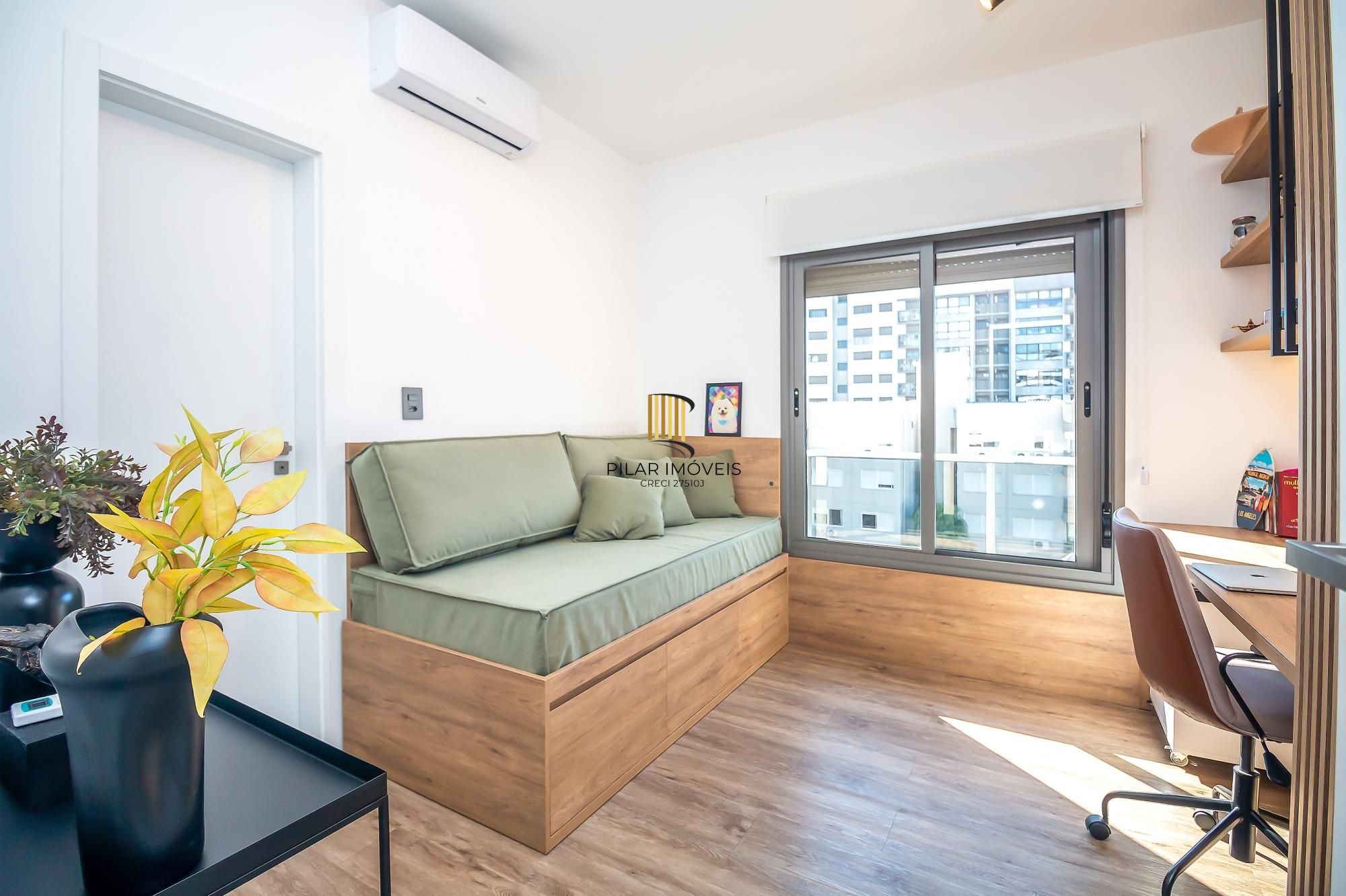 Apartamento NOVO, 100% mobiliado, com 149,84m² de área privativa, 3 suítes e 2 vagas de garagem.