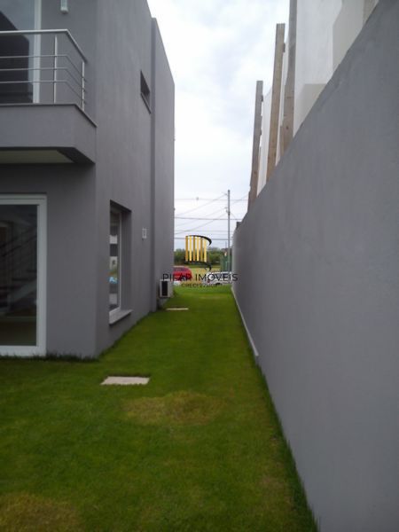 Casa no TerraVille com 3 dormitórios sendo 2 suítes.