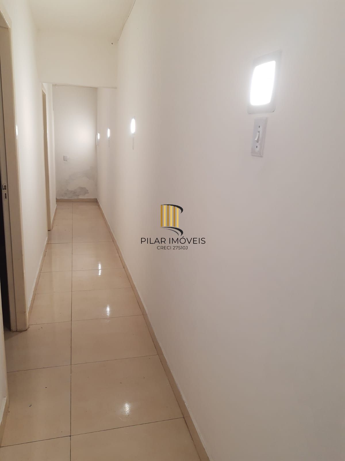 Sobrado no Menino Deus com 3D,  garagem para 2 carros e piscina.