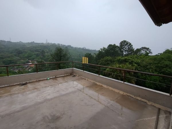 Casa em Porto Alegre, no bairro Vila Nova, com 4 dormitório(s), e 4 banheiros, à