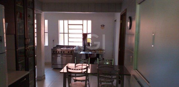 Casa para Venda - 220m², 4 dormitórios, sendo 1 suites, 2 vagas - Tristeza