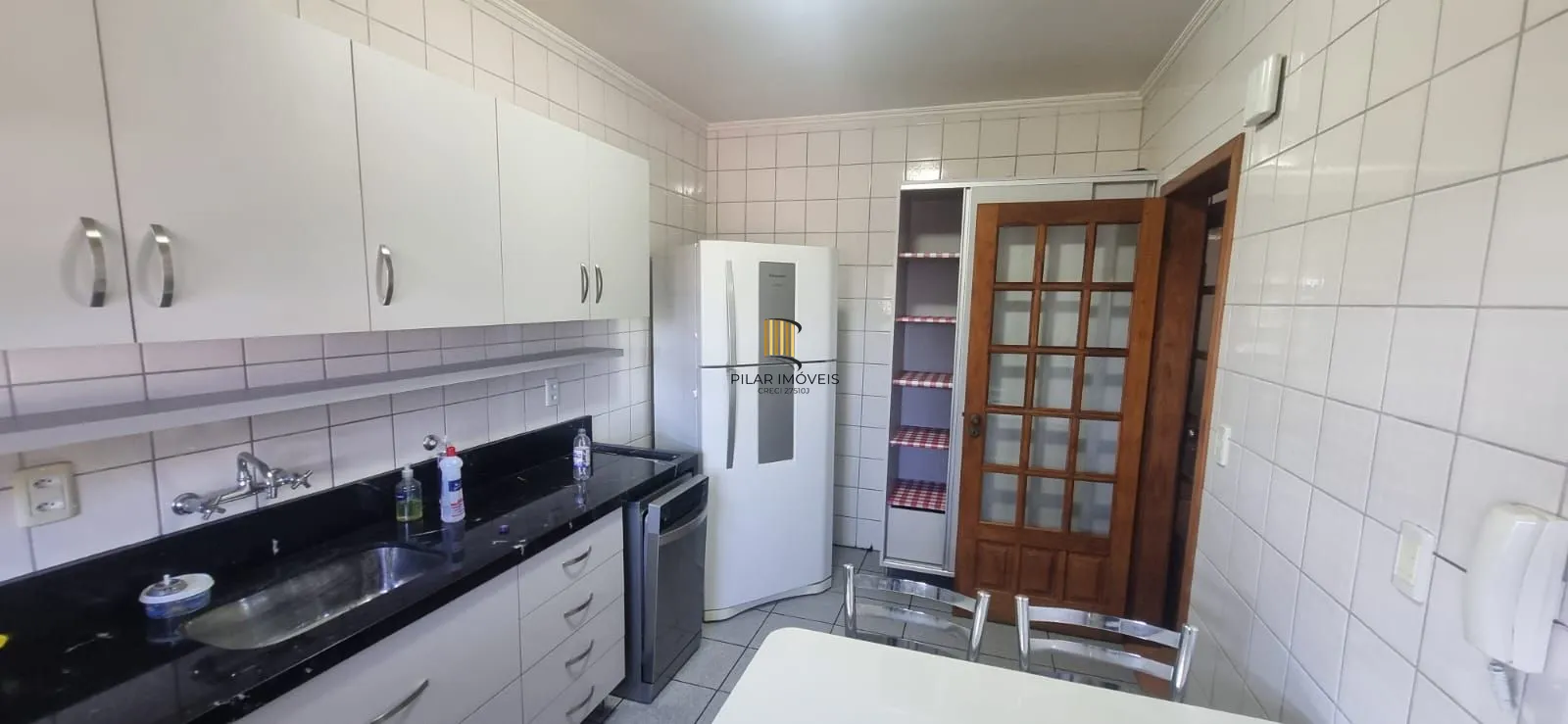 Ótima Residência com 3 dormitórios sendo 1suíte, no Bairro Ipanema.