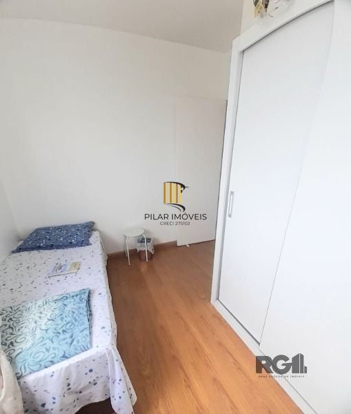 Apartamento em Porto Alegre, no bairro Glória, com 2 dormitório(s), e 2 banheiro