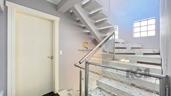 Casa em Porto Alegre, no bairro Aberta dos Morros, com 3 dormitório(s), e 3 banh