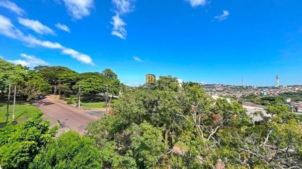 Apartamento em Porto Alegre, no bairro Medianeira, com 3 dormitório(s), e 3 banh