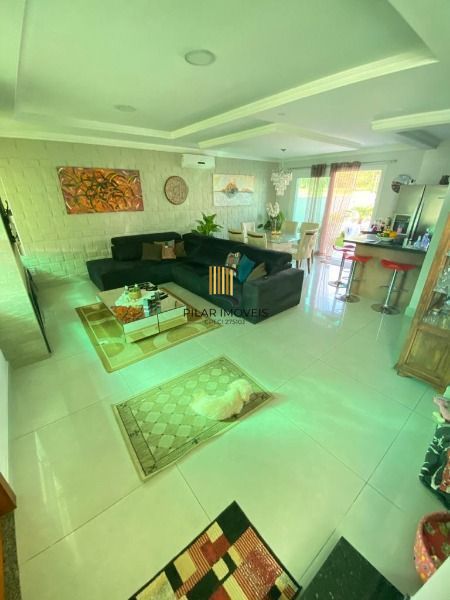 Casa para Venda - 137m², 3 dormitórios, sendo 1 suites, 2 vagas - Hípica