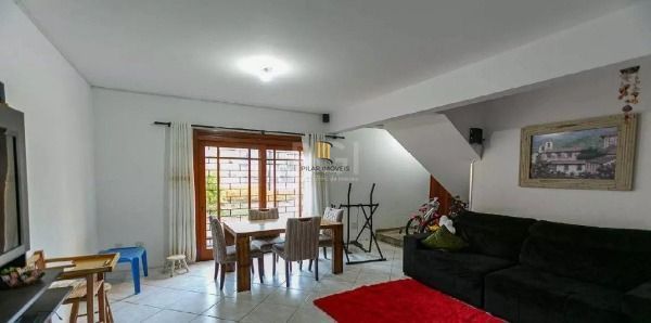 Casa em Porto Alegre, no bairro Cavalhada, com 5 dormitório(s), e 5 banheiros, à