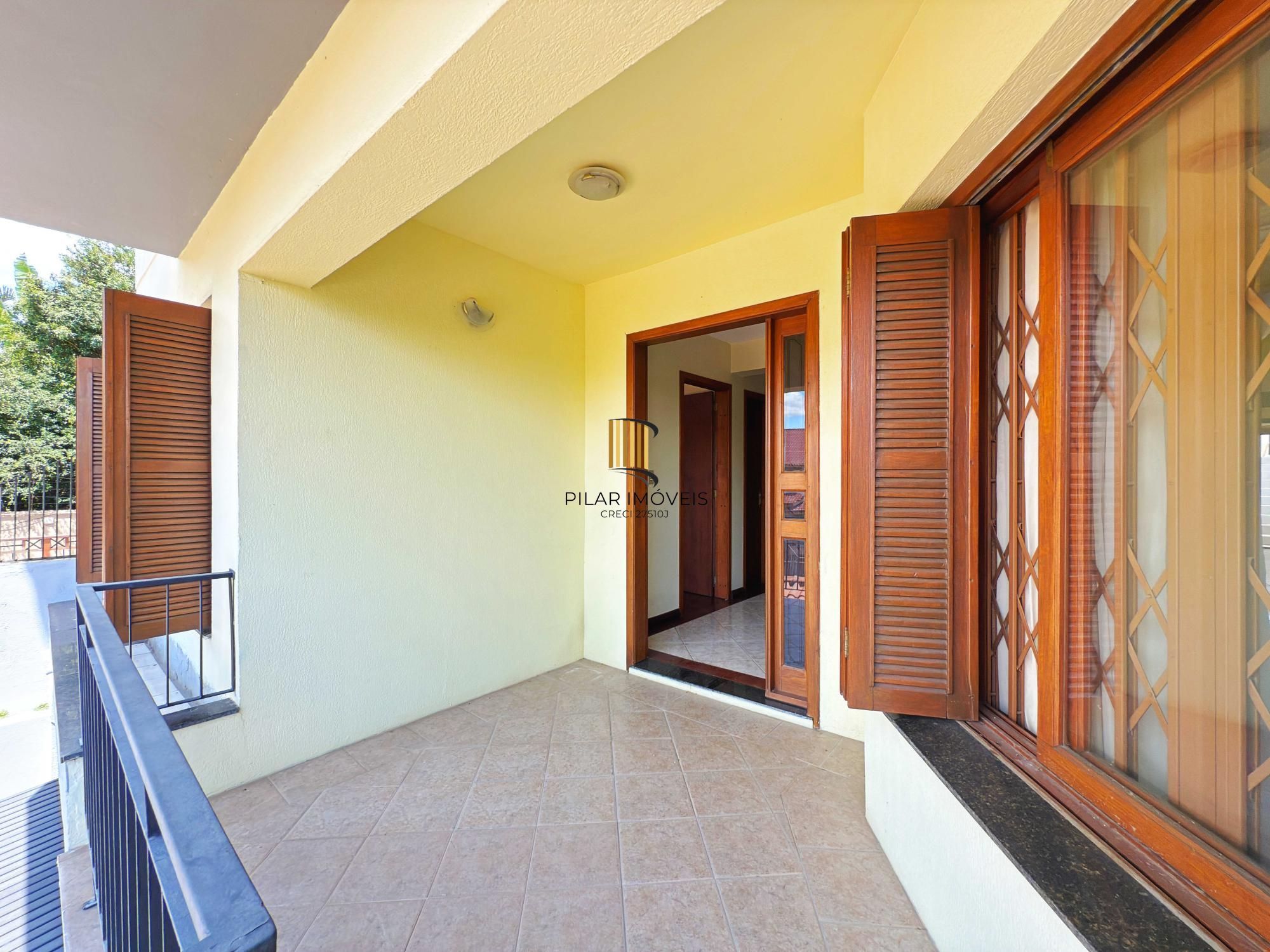 Casa 4 dormitórios no bairro Ipanema