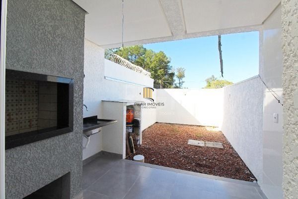 Casa em Porto Alegre, no bairro Hípica, com 2 dormitório(s), e 2 banheiros, à ve