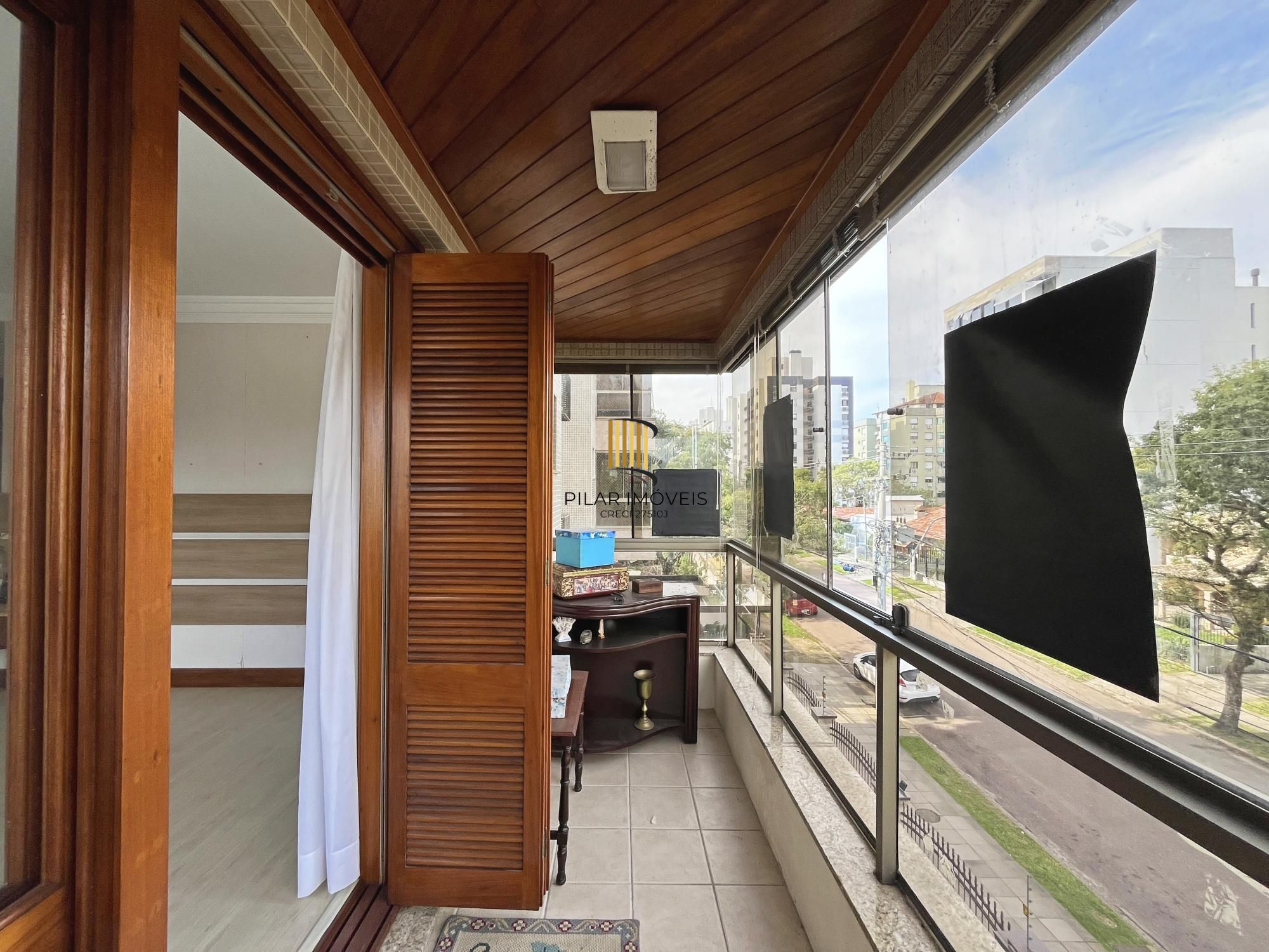 Apartamento na Tristeza  com 3 dormitórios, 1 suite, sacada , churrasqueira e 3 