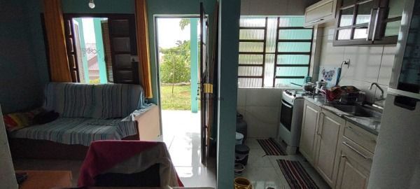 Casa em Porto Alegre, no bairro Campo Novo, com 2 dormitório(s), e 2 banheiros, 