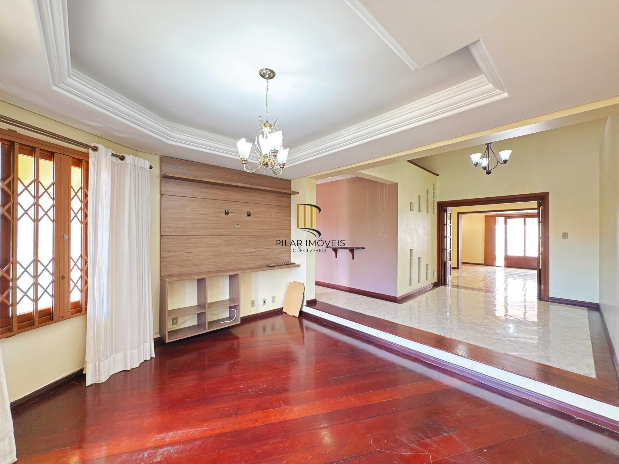 Casa 4 dormitórios no bairro Ipanema