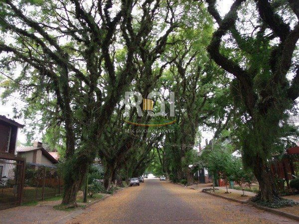 Casa para Venda - 340m², 3 dormitórios, sendo 2 suites, 6 vagas - Jardim Isabel