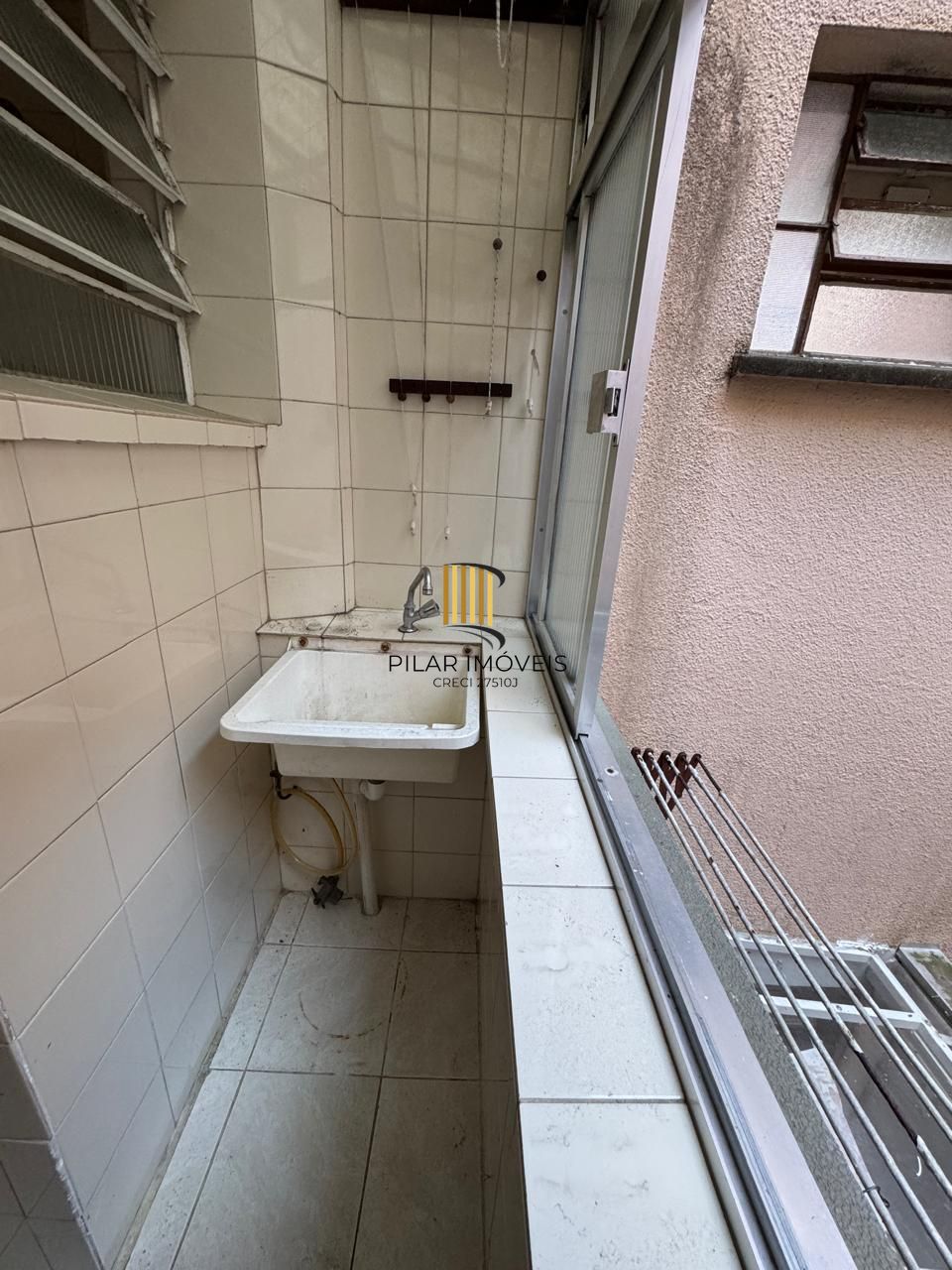 Em frente ao estádio beira Rio, apartamento 2 D , com 79m²,semi mobiliado.
