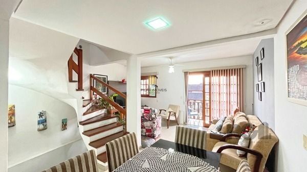 Casa em Porto Alegre, no bairro Ipanema, com 3 dormitório(s), e 3 banheiros, à v