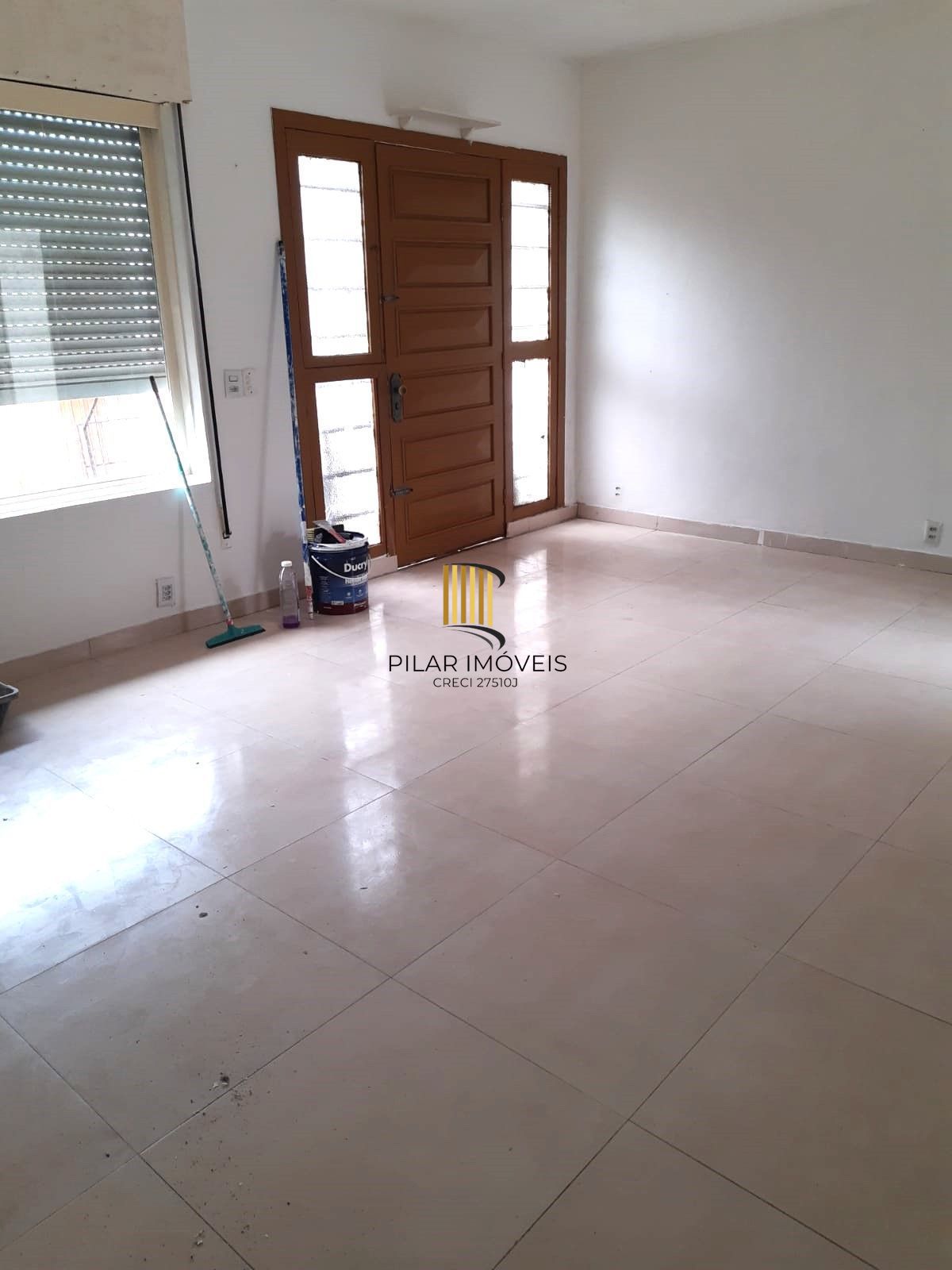 Sobrado no Menino Deus com 3D,  garagem para 2 carros e piscina.