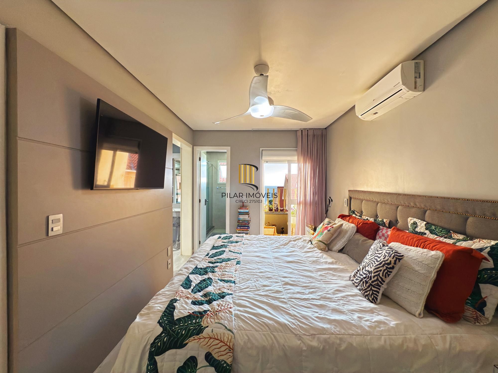 Casa de Condomínio 3 dormitórios no bairro Pedra Redonda