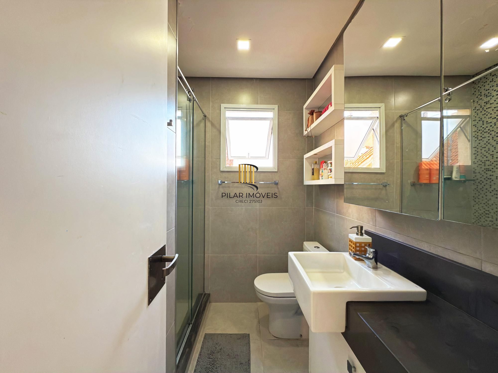 Casa de Condomínio 3 dormitórios no bairro Pedra Redonda