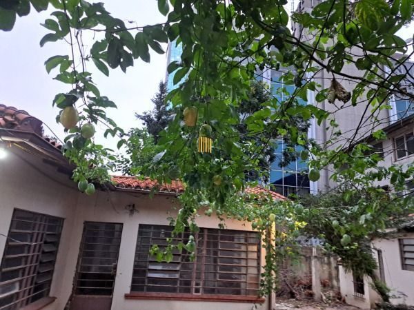 Casa em Porto Alegre, no bairro São João, com 4 dormitório(s), à venda.