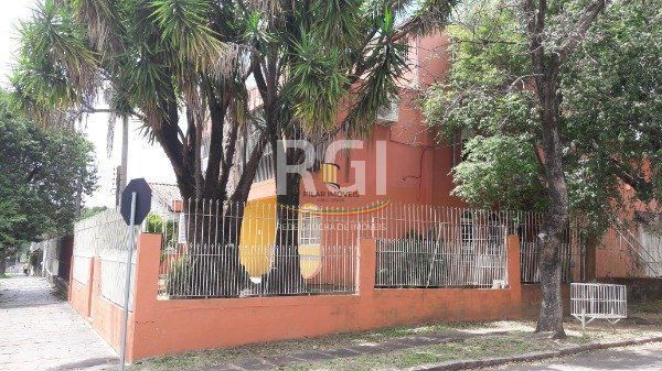 Casa para Venda - 190m², 3 dormitórios, sendo 1 suites, 2 vagas - Cavalhada