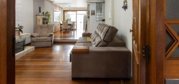 Casa em Porto Alegre, no bairro Ipanema, com 3 dormitório(s), e 3 banheiros, à v