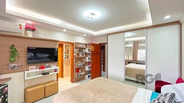 Casa para Venda - 240m², 4 dormitórios, 3 vagas - Nonoai