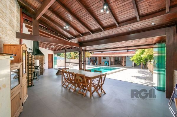 Residência com 4 dormitórios á venda no Bairro Jardim Izabel.