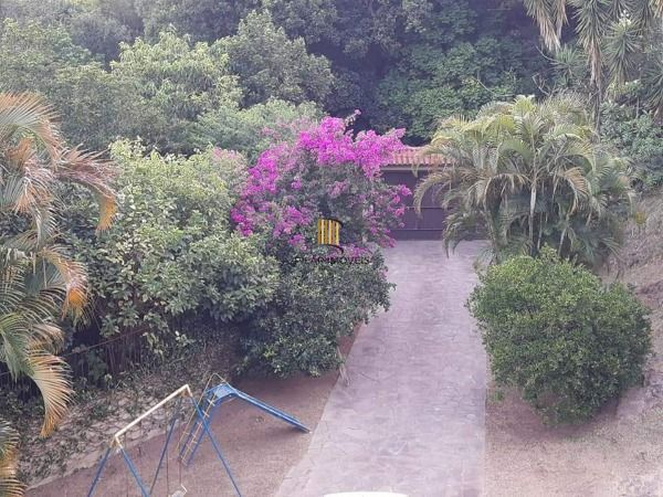 Casa em Porto Alegre, no bairro Vila Nova, com 4 dormitório(s), e 4 banheiros, à