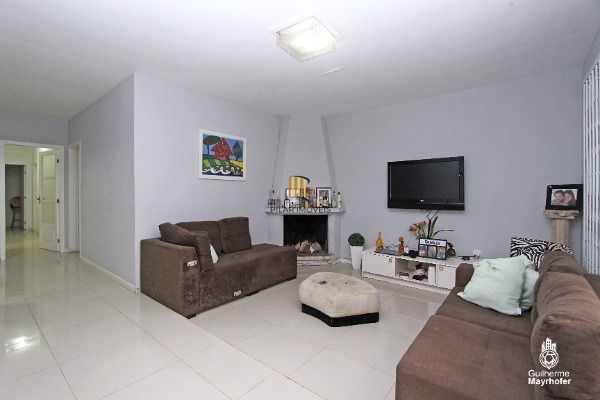 Casa para Venda - 180m², 3 dormitórios, sendo 1 suites, 2 vagas - Jardim Verde