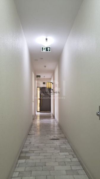 Conjunto/Sala em Porto Alegre, no bairro Menino Deus, e 0 banheiros, à venda.