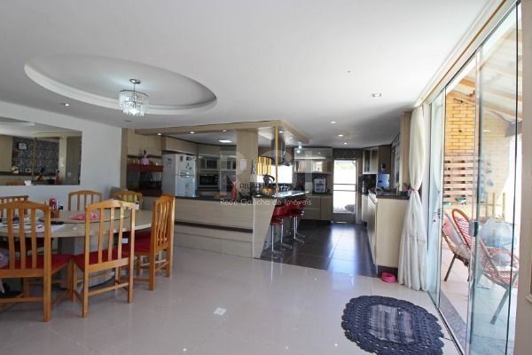 Casa para Venda - 220m², 4 dormitórios, sendo 2 suites, 5 vagas - Vila Nova