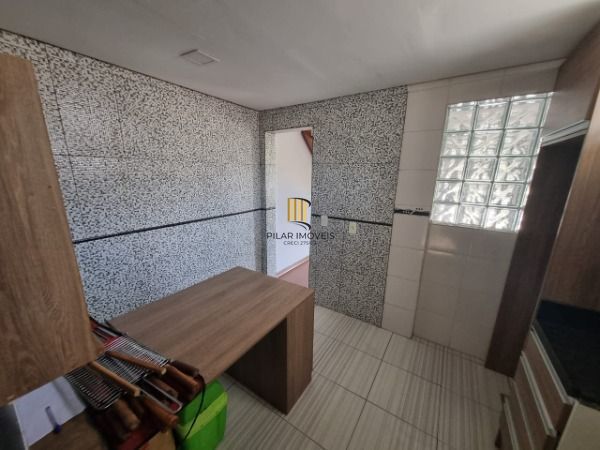 Sobrado em Porto Alegre, no bairro Vila Nova, com 2 dormitório(s), e 2 banheiros