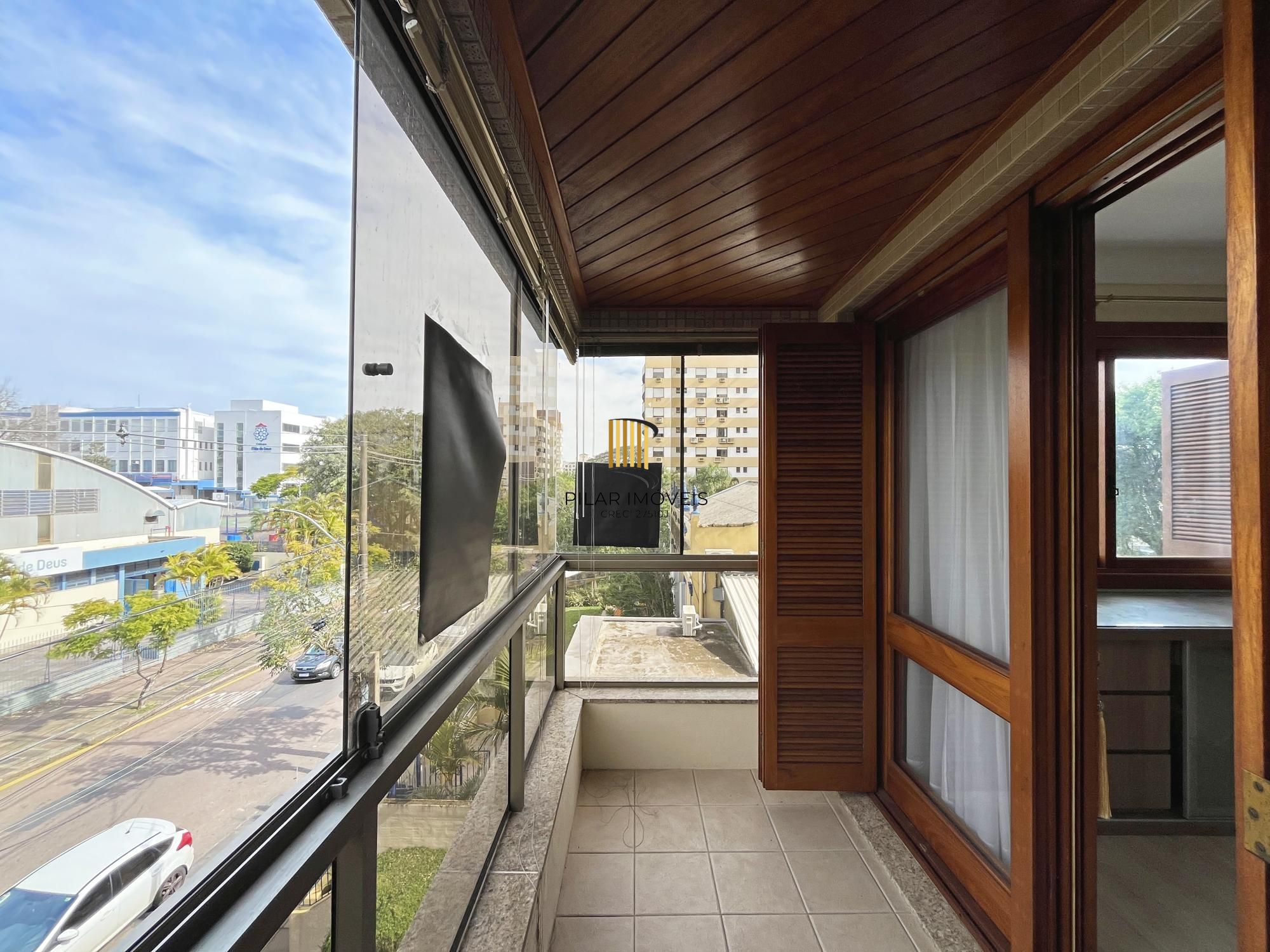 Apartamento na Tristeza  com 3 dormitórios, 1 suite, sacada , churrasqueira e 3 