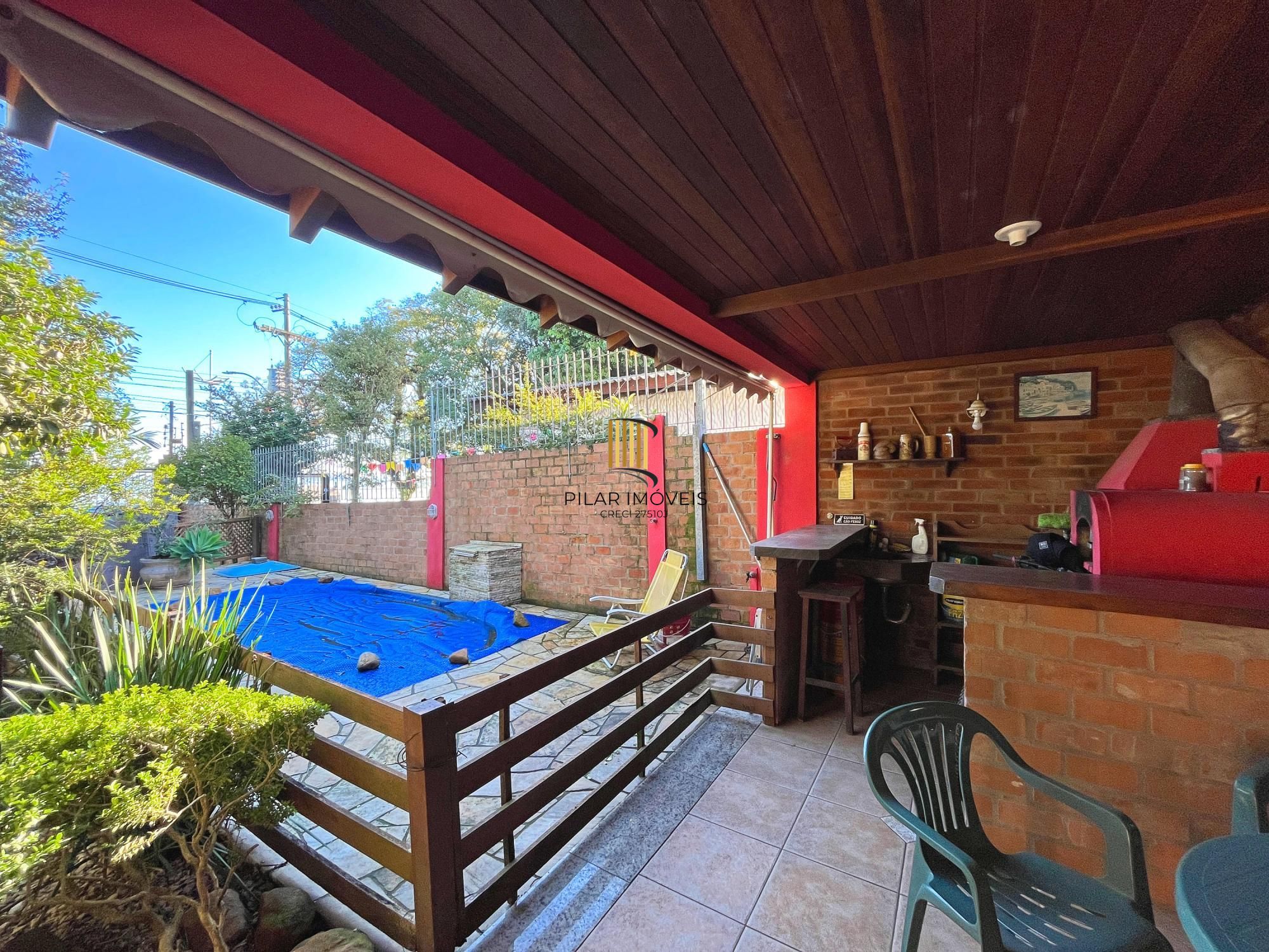 Casa 4 dormitórios no bairro Ipanema