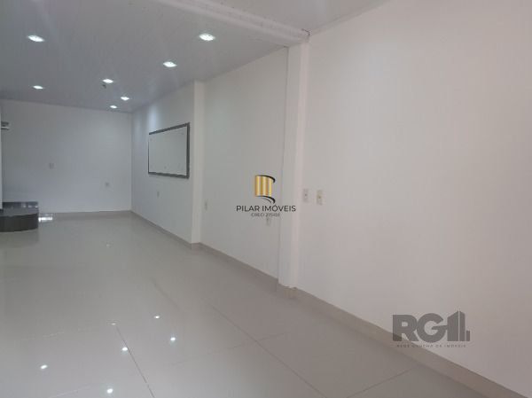 Casa em Porto Alegre, no bairro Restinga, com 4 dormitório(s), e 4 banheiros, à 