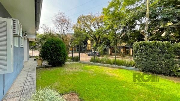 Casa em Porto Alegre, no bairro Ipanema, e 0 banheiros, à venda.