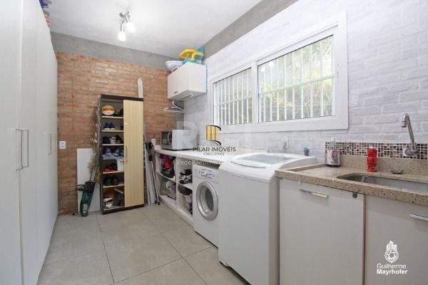 Casa para Venda - 1700m², 3 dormitórios, sendo 1 suites, 2 vagas - Vila Nova