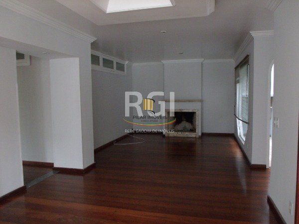 Casa para Venda - 340m², 3 dormitórios, sendo 2 suites, 6 vagas - Jardim Isabel