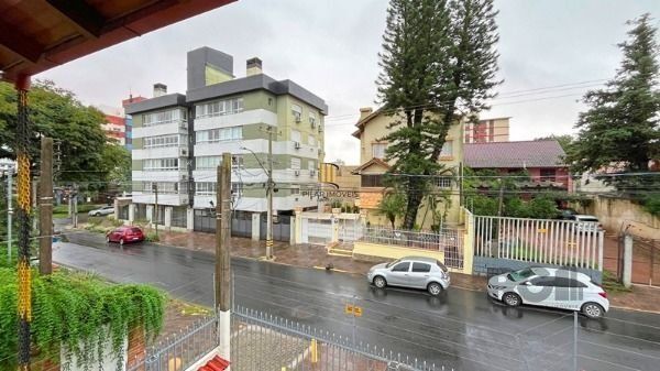 Casa em Porto Alegre, no bairro Tristeza, com 3 dormitório(s), e 3 banheiros, à 
