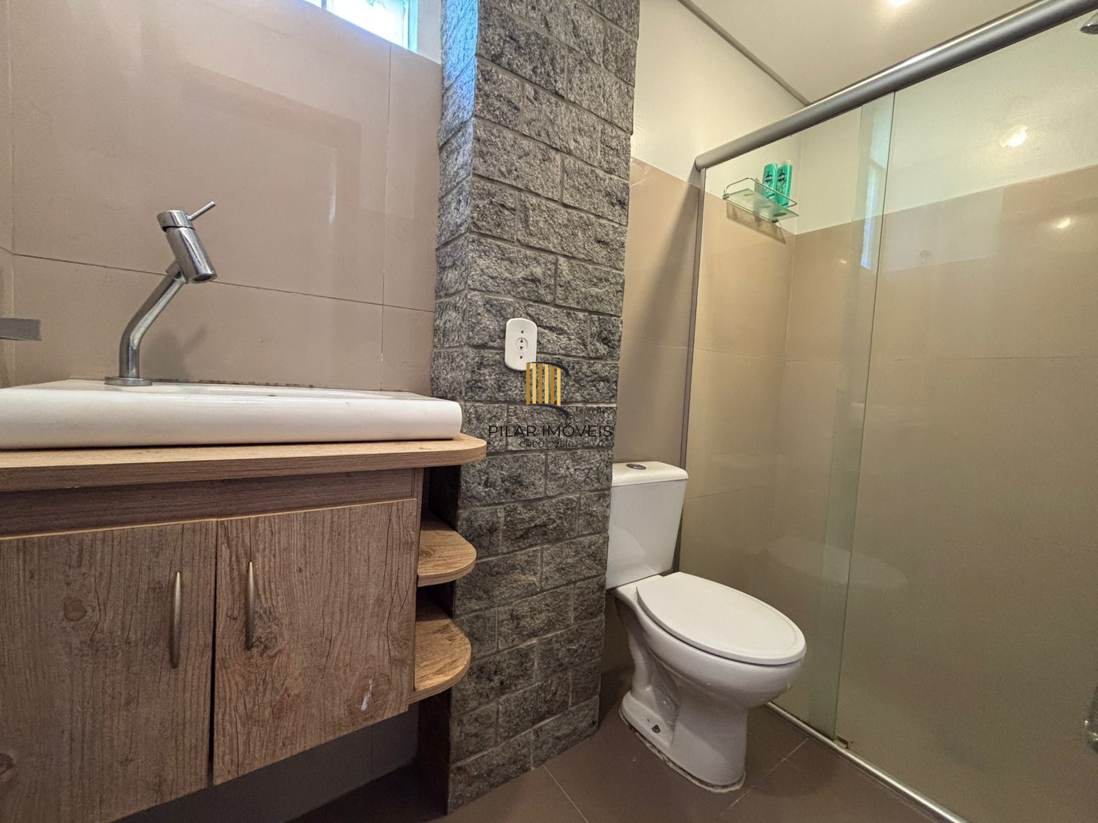 Resodência com 4 dormitórios em condomínio com Energia Solar Privativa.