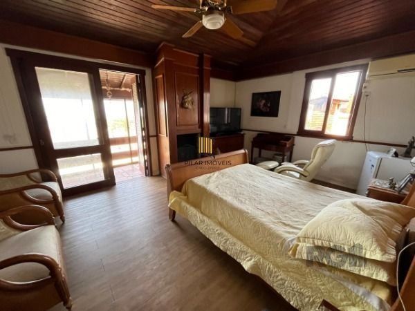 Casa em Porto Alegre, no bairro Vila Assunção, com 3 dormitório(s), à venda.