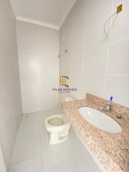 Casa para Venda - 125m², 3 dormitórios, sendo 1 suites, 1 vaga - Guarujá