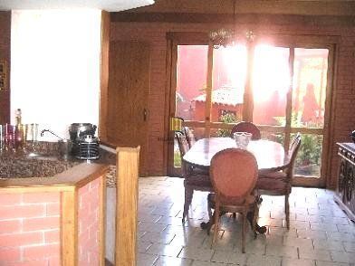 Casa em Porto Alegre, no bairro Jardim Isabel, com 4 dormitório(s), à venda.