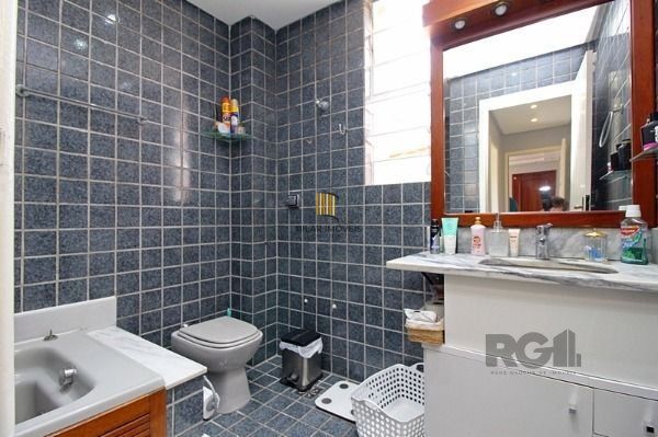 Apartamento em Porto Alegre, no bairro Medianeira, com 3 dormitório(s), e 3 banh