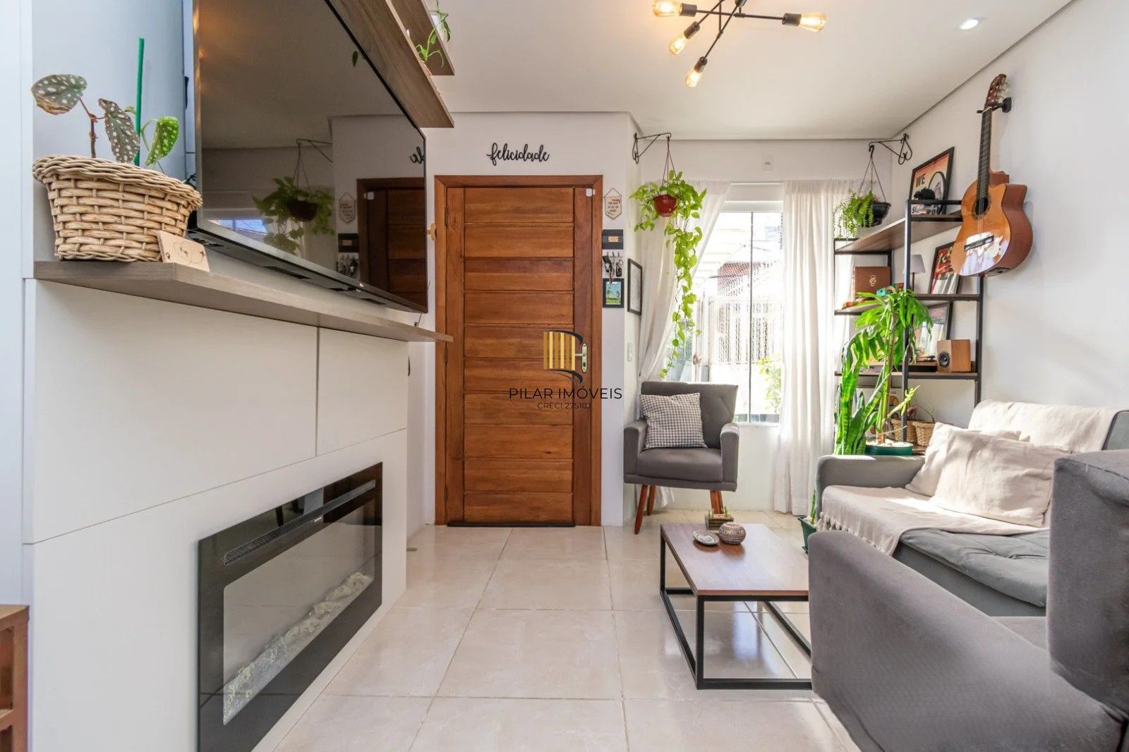 Excelente sobrado, semimobiliado,  com 77m², 2 dormitórios e 1 vaga de garagem. À venda no Hípica Boulevard – Zona Sul.