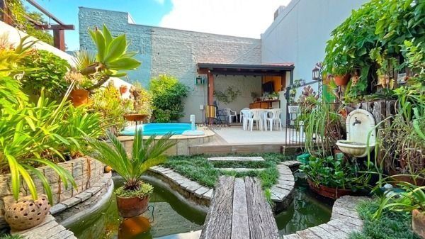 Casa em Porto Alegre, no bairro Ipanema, com 3 dormitório(s), e 3 banheiros, à v