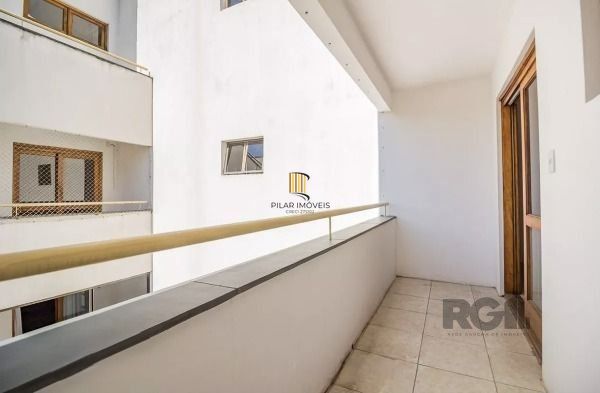 Apartamento em Porto Alegre, no bairro Medianeira, com 2 dormitório(s), e 2 banh