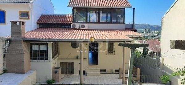 Sobrado para Venda - 246.69m², 3 dormitórios, sendo 1 suites, 2 vagas - Vila Nov