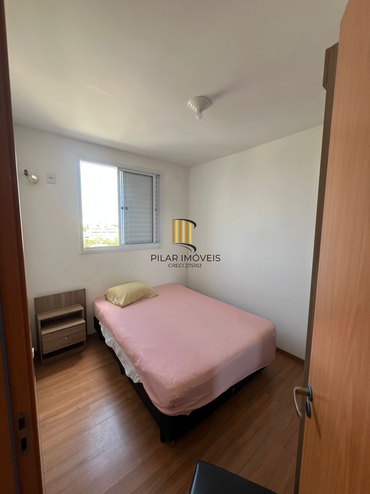 Apartamento com 2 dormitórios á venda no bairro Rubem Berta.